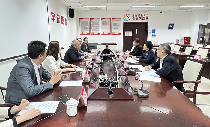 12月7日 嚴(yán)介和理事長(zhǎng)與海南省教育廳黨委書記、廳長(zhǎng)曹獻(xiàn)坤會(huì)談 (3).jpg